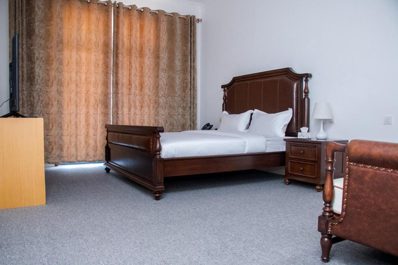 Lark Hotel Dar es Salaam Zewnętrze zdjęcie
