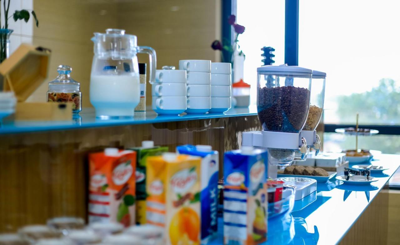 Lark Hotel Dar es Salaam Zewnętrze zdjęcie
