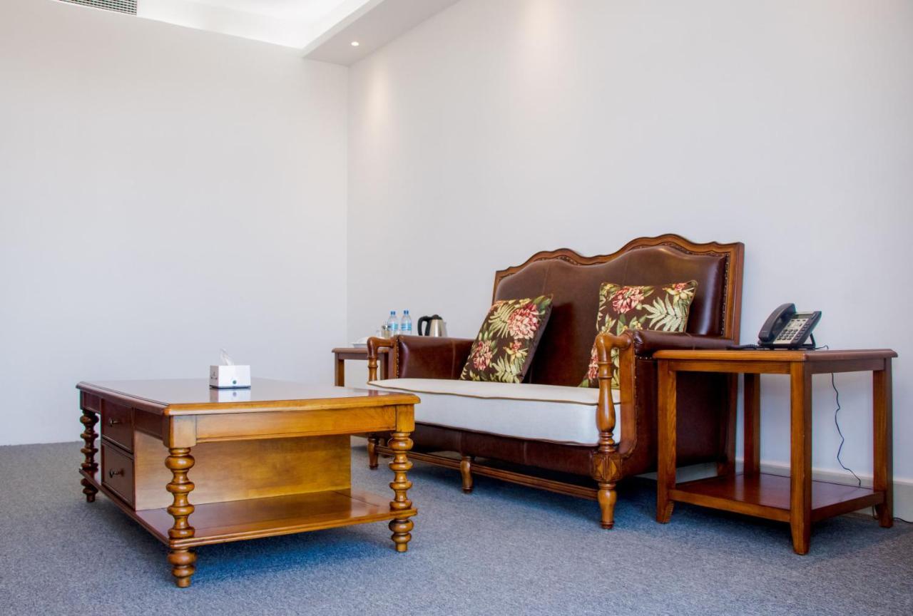 Lark Hotel Dar es Salaam Zewnętrze zdjęcie