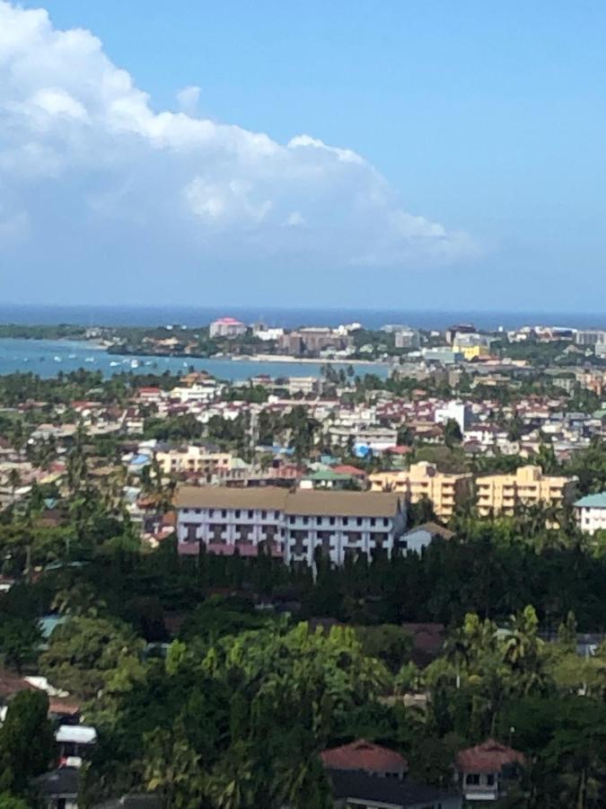 Lark Hotel Dar es Salaam Zewnętrze zdjęcie