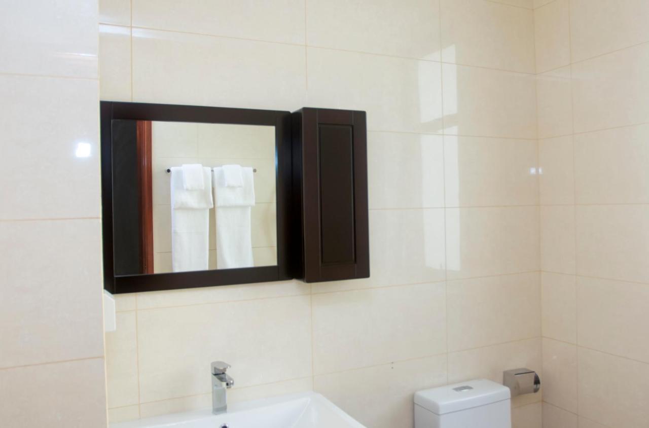 Lark Hotel Dar es Salaam Zewnętrze zdjęcie