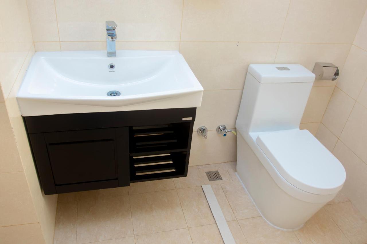 Lark Hotel Dar es Salaam Zewnętrze zdjęcie