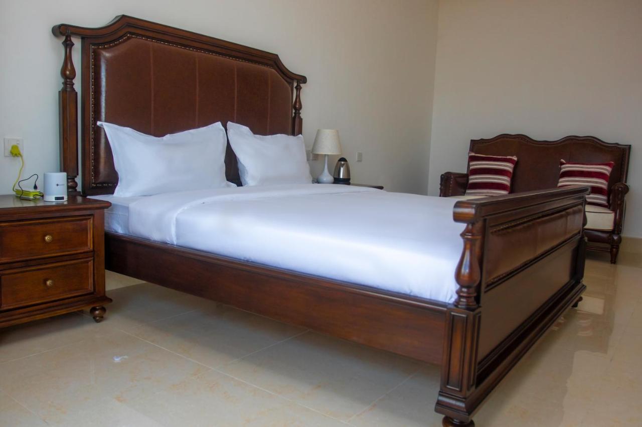 Lark Hotel Dar es Salaam Zewnętrze zdjęcie