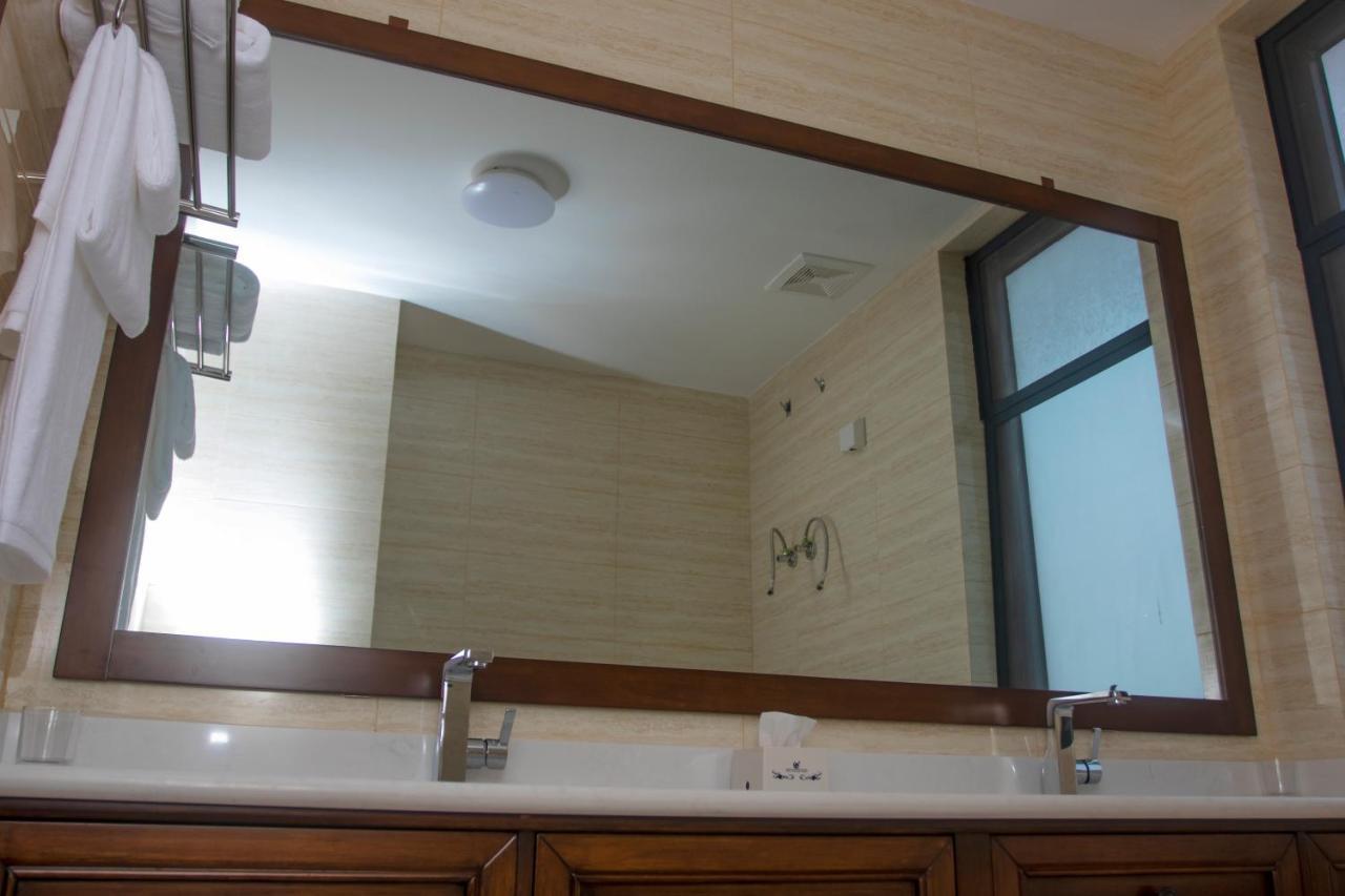 Lark Hotel Dar es Salaam Zewnętrze zdjęcie