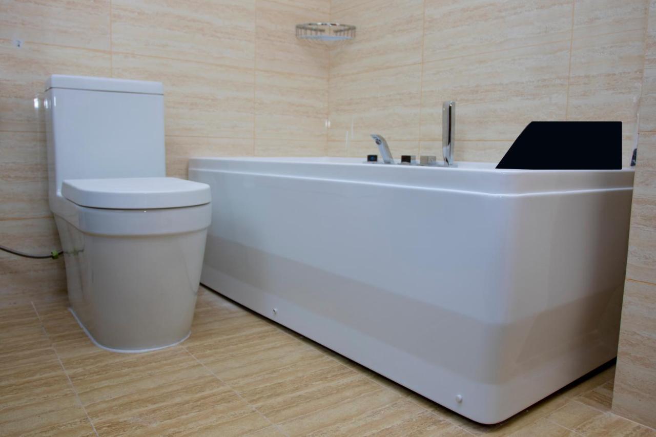 Lark Hotel Dar es Salaam Zewnętrze zdjęcie