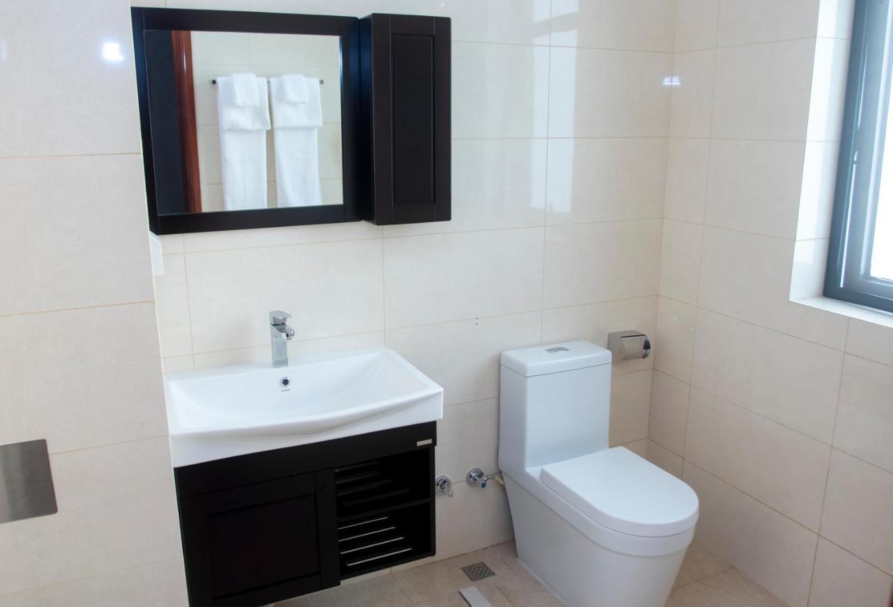 Lark Hotel Dar es Salaam Zewnętrze zdjęcie