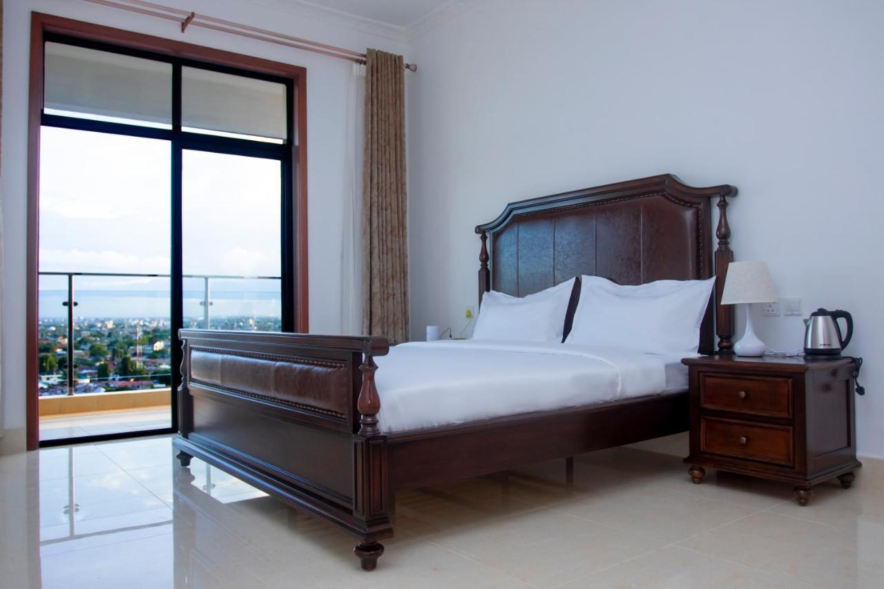 Lark Hotel Dar es Salaam Zewnętrze zdjęcie