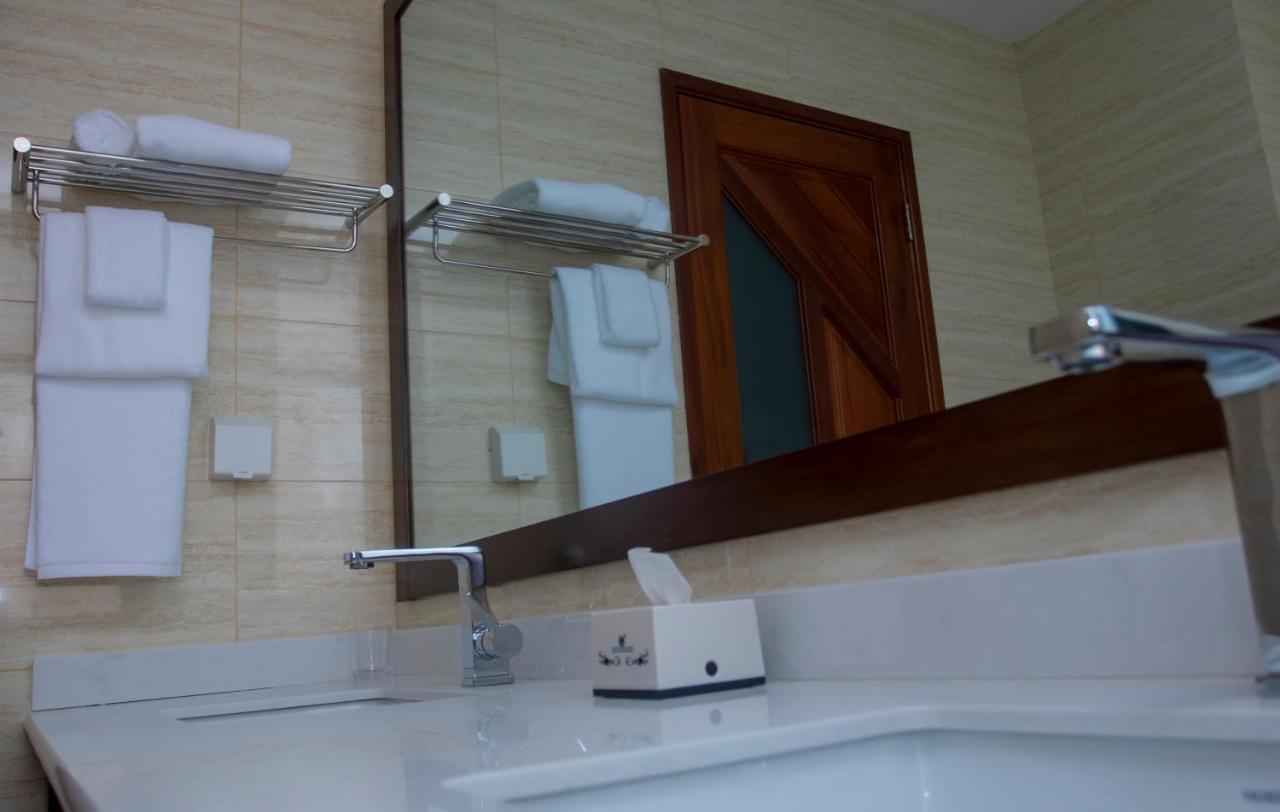 Lark Hotel Dar es Salaam Zewnętrze zdjęcie