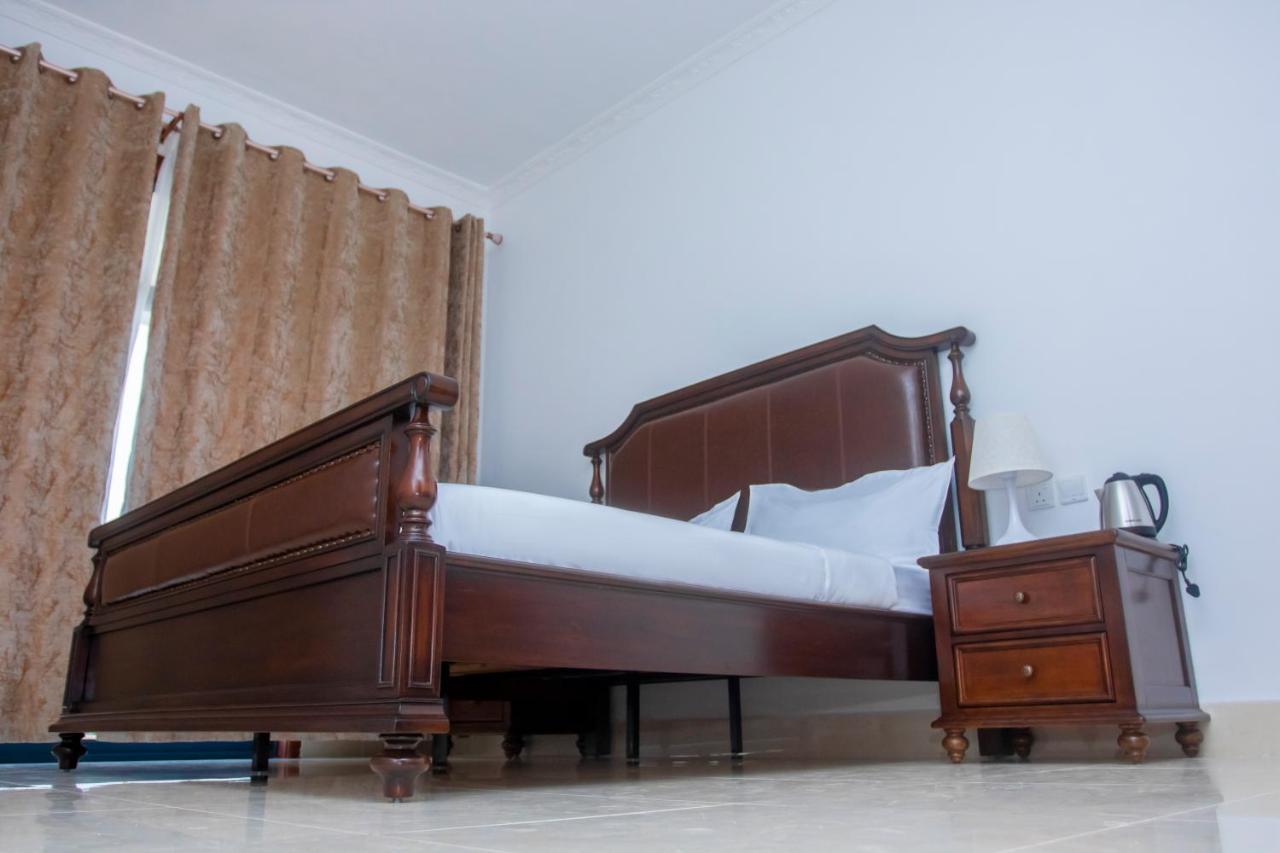 Lark Hotel Dar es Salaam Zewnętrze zdjęcie