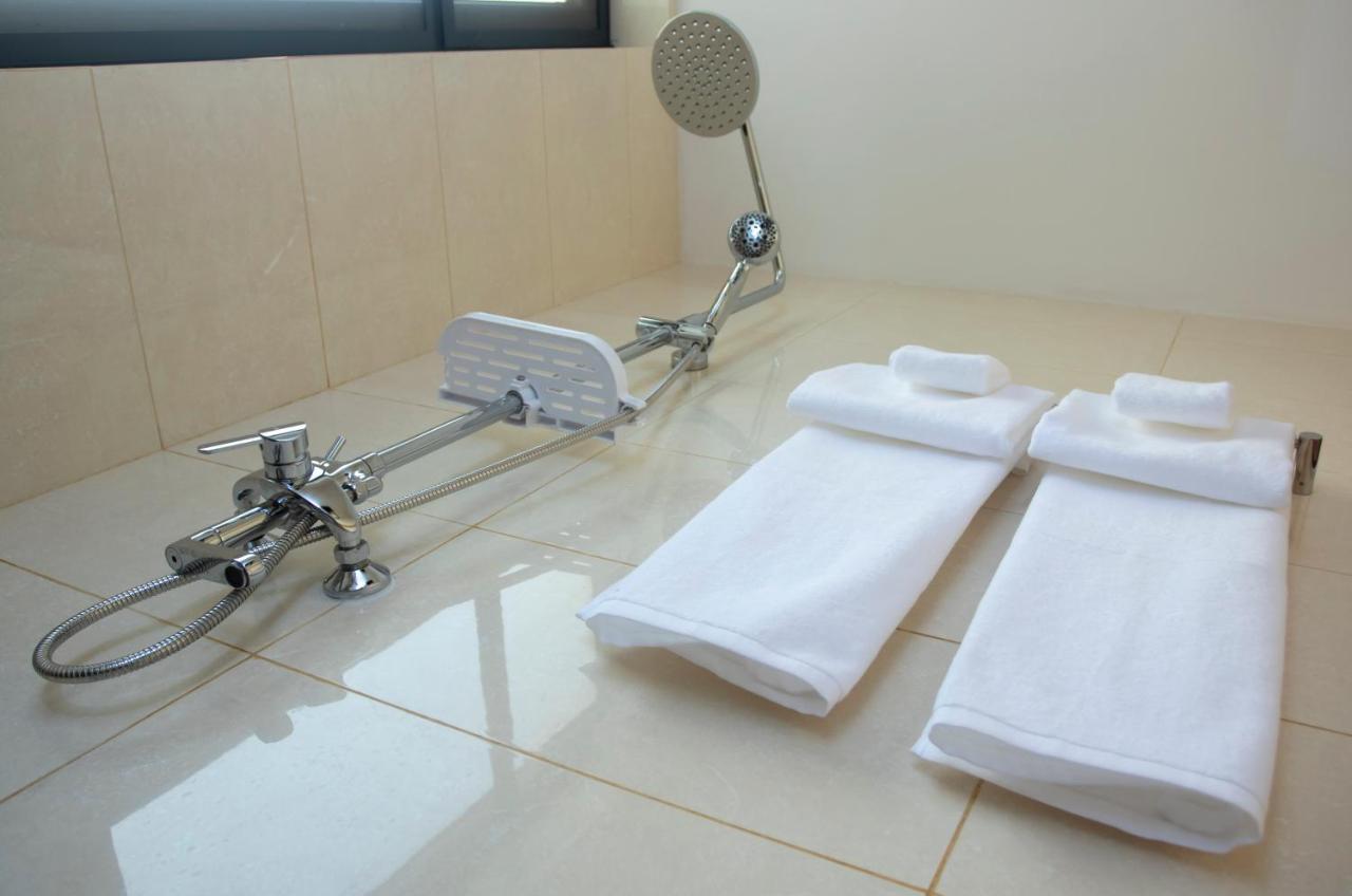 Lark Hotel Dar es Salaam Zewnętrze zdjęcie